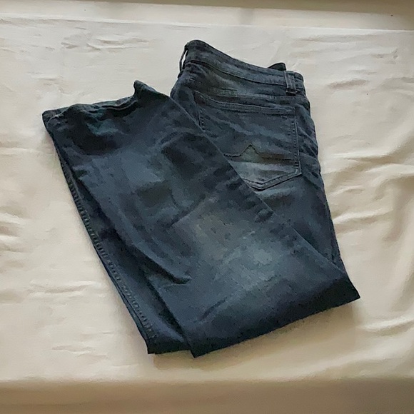 Urban Pipeline Denim - Mid-Waisted Urban Pipeline Relaxed Straight Blue Jeans Size 34x32.